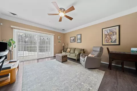 Living - 75 Augustus Ct #1010, Reading, MA 01867 photo 1 of 3