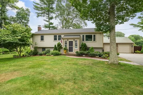 39 Delorenzo Dr, Duxbury, MA 02332
