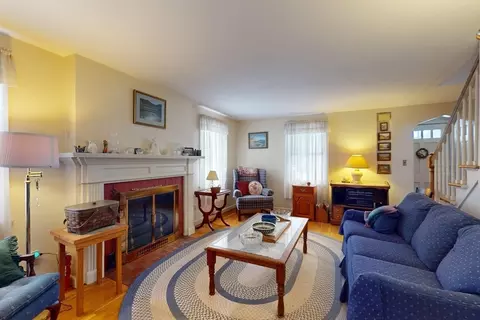 Living - 157 Gillette Ave, Springfield, MA 01118 photo 6 of 6
