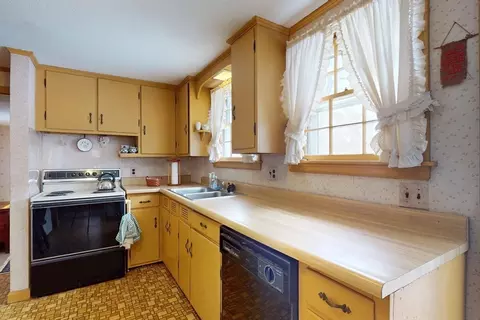 Kitchen - 157 Gillette Ave, Springfield, MA 01118 photo 4 of 5