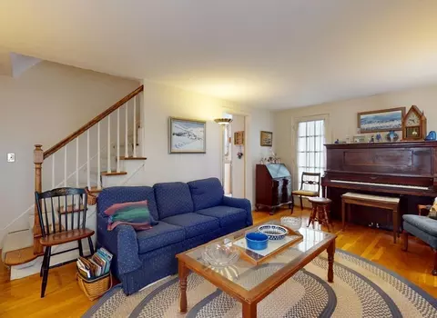Living - 157 Gillette Ave, Springfield, MA 01118 photo 4 of 6