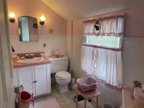 Bath - 157 Gillette Ave, Springfield, MA 01118 photo 1 of 2