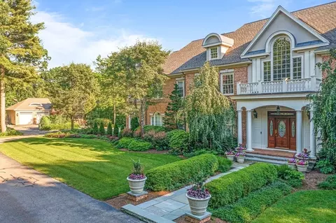 1 Snows Hill Ln, Dover, MA 02030