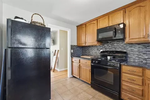 76 Hazen St, Springfield, MA 01119 photo 9