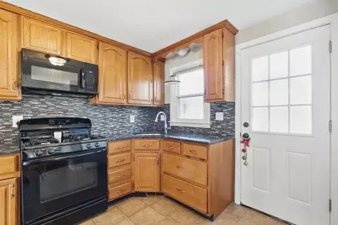 76 Hazen St, Springfield, MA 01119 photo 8