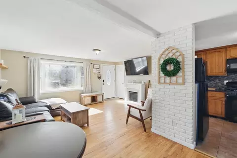 76 Hazen St, Springfield, MA 01119 photo 6