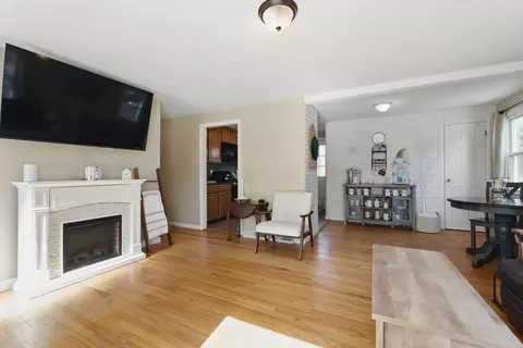 76 Hazen St, Springfield, MA 01119 photo 3
