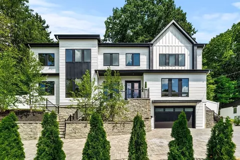 678 Dedham, Newton, MA 02459