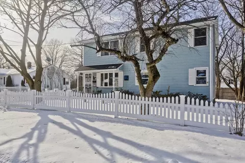10 Calvin St, Chicopee, MA 01013