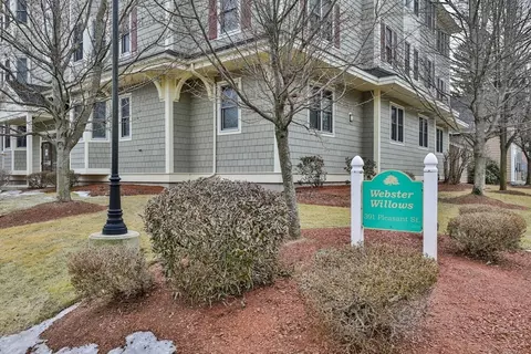 391 Pleasant St #208, Melrose, MA 02176