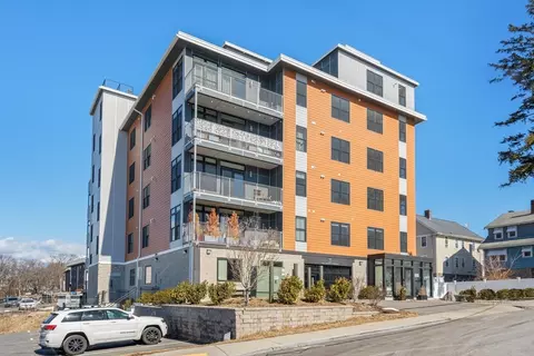 11 Oak Grove Ter #101, Quincy, MA 02169