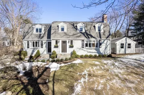 4 Stevens Rd, Wellesley, MA 02482