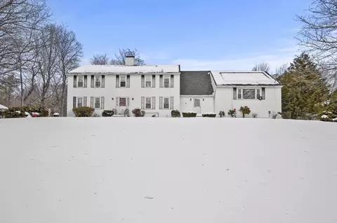 8 Sunrise Ave, Leominster, MA 01453