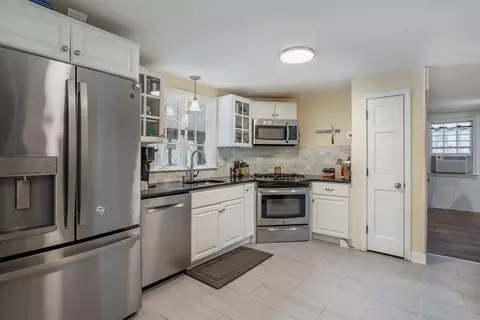 13 W Pine Dr, Walpole, MA 02081 photo 9