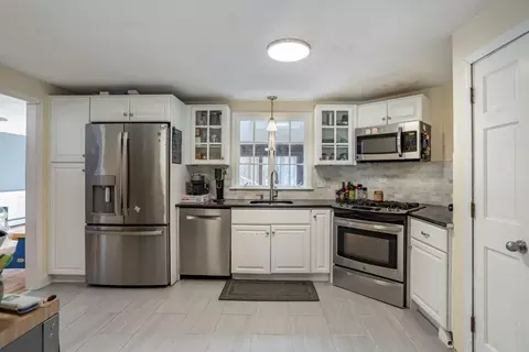 13 W Pine Dr, Walpole, MA 02081 photo 10