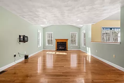 Living - 125 Adams St, Dunstable, MA 01827 photo 3 of 7