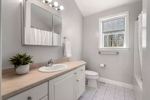 Bath - 125 Adams St, Dunstable, MA 01827 photo 4 of 4