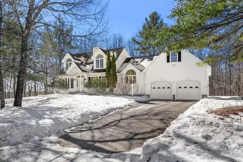 125 Adams St, Dunstable, MA 01827