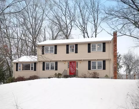 287 Oak Hill Cir, Concord, MA 01742