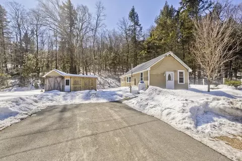 541 Berkshire Trl, Cummington, MA 01026