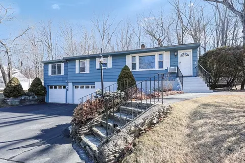 112 Indian Hill Rd, Worcester, MA 01606