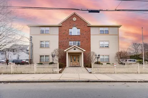 590 Boston St #102, Lynn, MA 01905