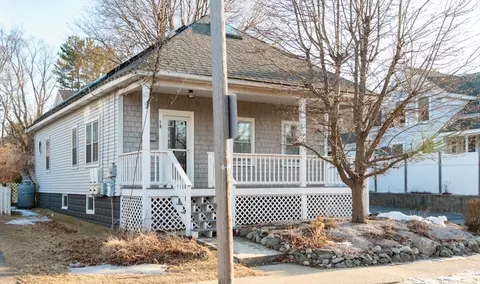 19 County St, Blackstone, MA 01504