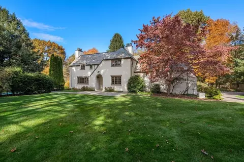 8 Schoolmaster Ln, Dedham, MA 02026 photo 2