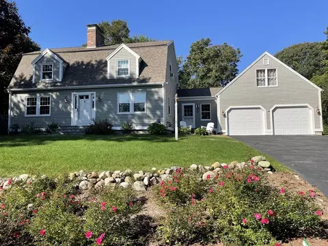 17 Cedar Point Cir, Barnstable, MA 02632