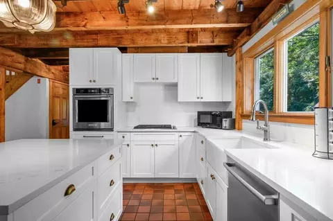 Kitchen - 17 Cedar Point Cir, Barnstable, MA 02632 photo 4 of 5
