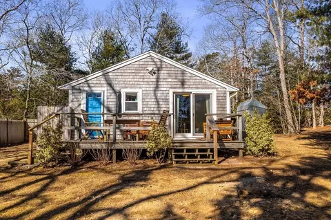 210 Pinecrest Beach Dr, Falmouth, MA 02536