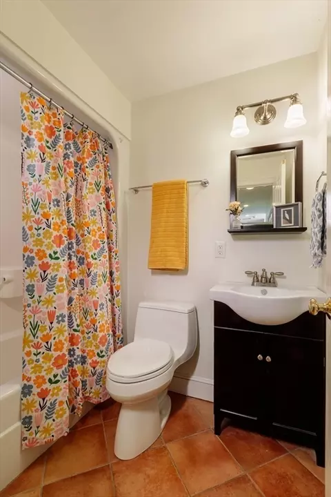 22 Line St #E, Somerville, MA 02143 photo 5