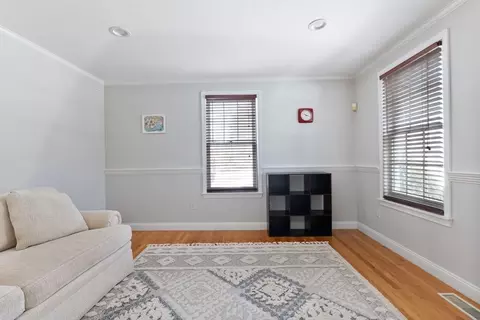 Living - 3 Independence Cir, Beverly, MA 01915 photo 5 of 6