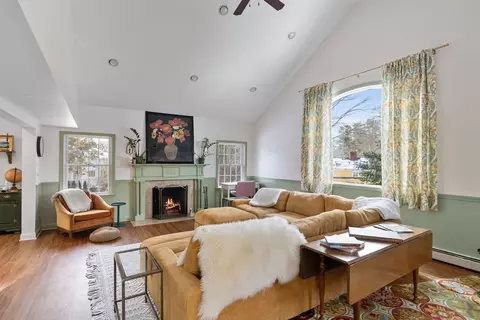 Living - 3 Independence Cir, Beverly, MA 01915 photo 2 of 6