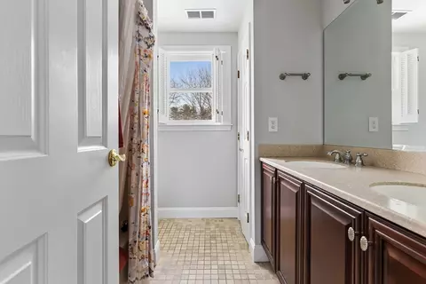 Bath - 3 Independence Cir, Beverly, MA 01915 photo 2 of 4