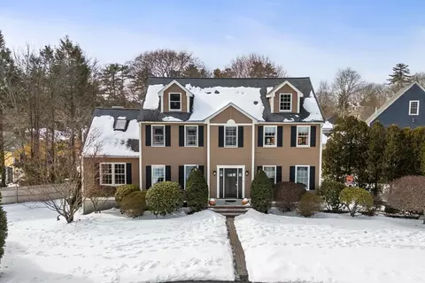 3 Independence Cir, Beverly, MA 01915