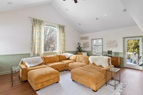 Living - 3 Independence Cir, Beverly, MA 01915 photo 4 of 6
