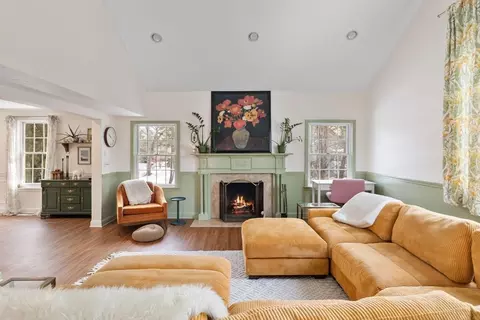 Living - 3 Independence Cir, Beverly, MA 01915 photo 3 of 6