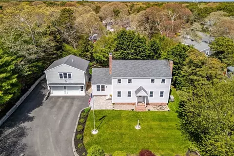 10 Kings Rd, Harwich, MA 02645