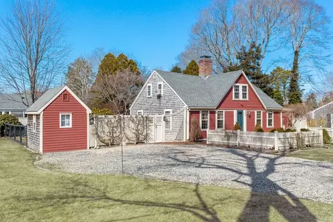 303 Phinneys Ln, Barnstable, MA 02630