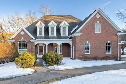 8 Tuttle Rd, Chelmsford, MA 01824