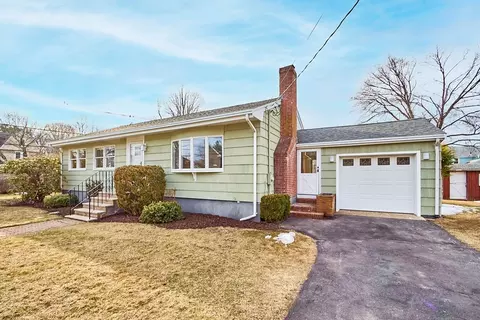4 Parkman Rd, Reading, MA 01867 photo 2
