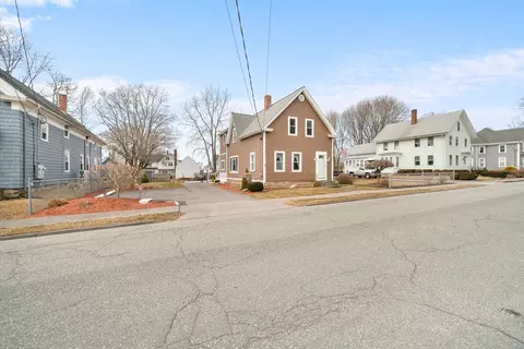8 Forest St, Middleboro, MA 02346