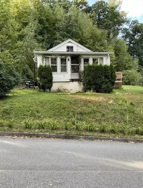 118 Southold Rd, Worcester, MA 01607