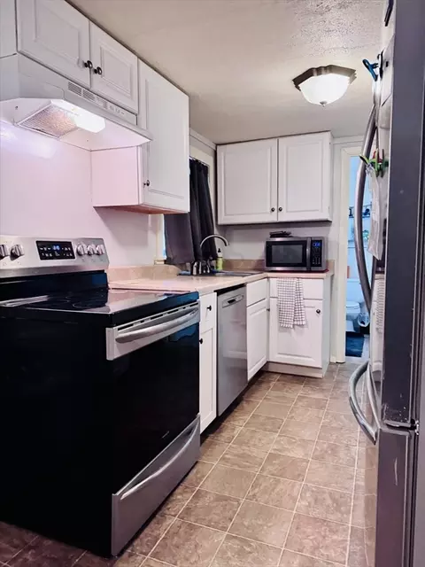 Kitchen - 19 Wren Ter, Wareham, MA 02571 photo 3 of 3