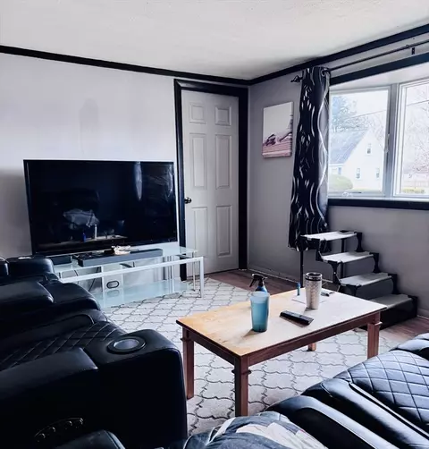 Living - 19 Wren Ter, Wareham, MA 02571 photo 1 of 2