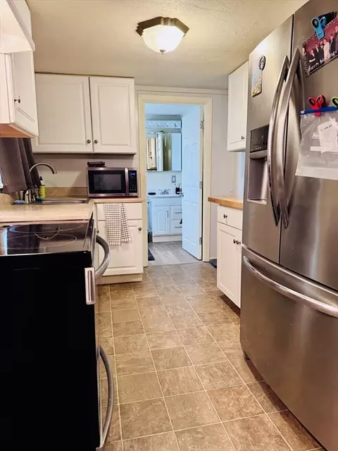 Kitchen - 19 Wren Ter, Wareham, MA 02571 photo 1 of 3