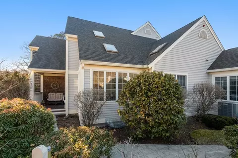 73 Gold Leaf Ln #73, Mashpee, MA 02649