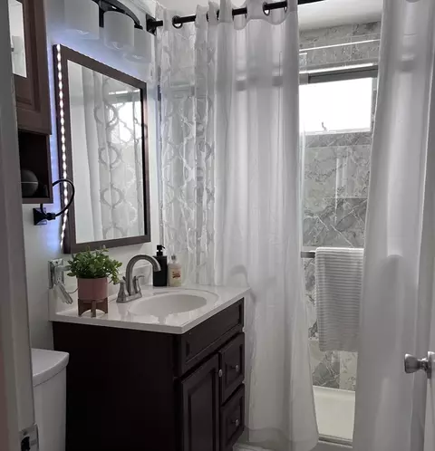 Bath - 46 Kane St, Springfield, MA 01119 photo 1 of 1