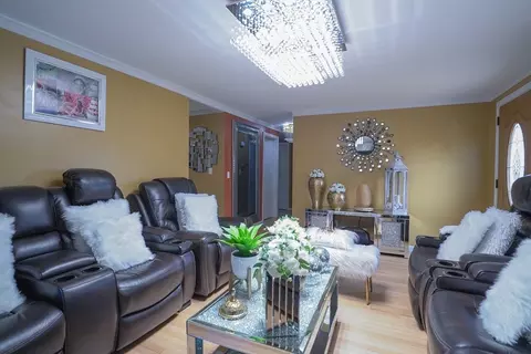 Living - 46 Kane St, Springfield, MA 01119 photo 2 of 4